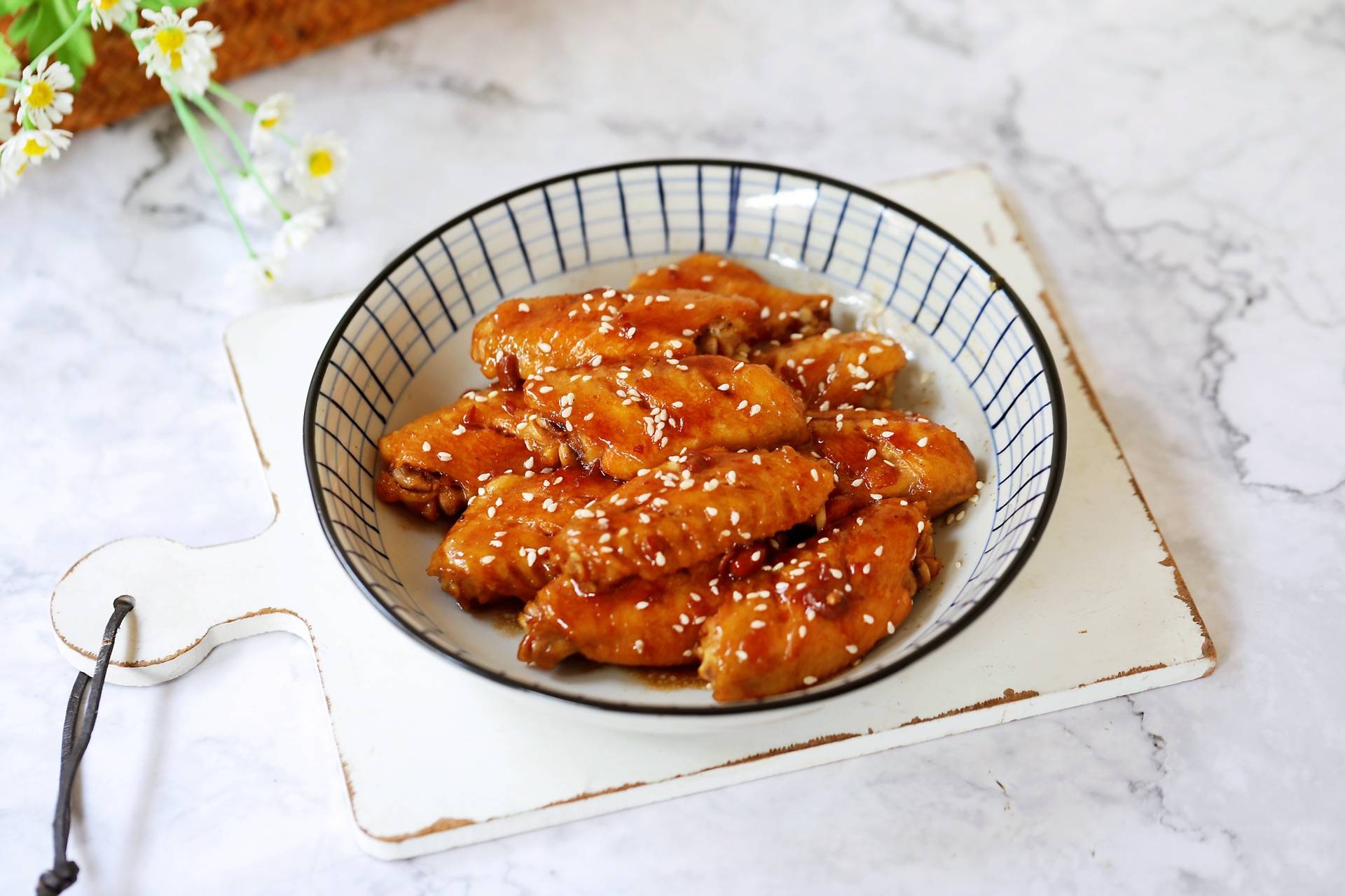 别再做可乐鸡翅了,试试这款酱烧鸡翅,比外面的便宜还健康_茄汁鸡翅