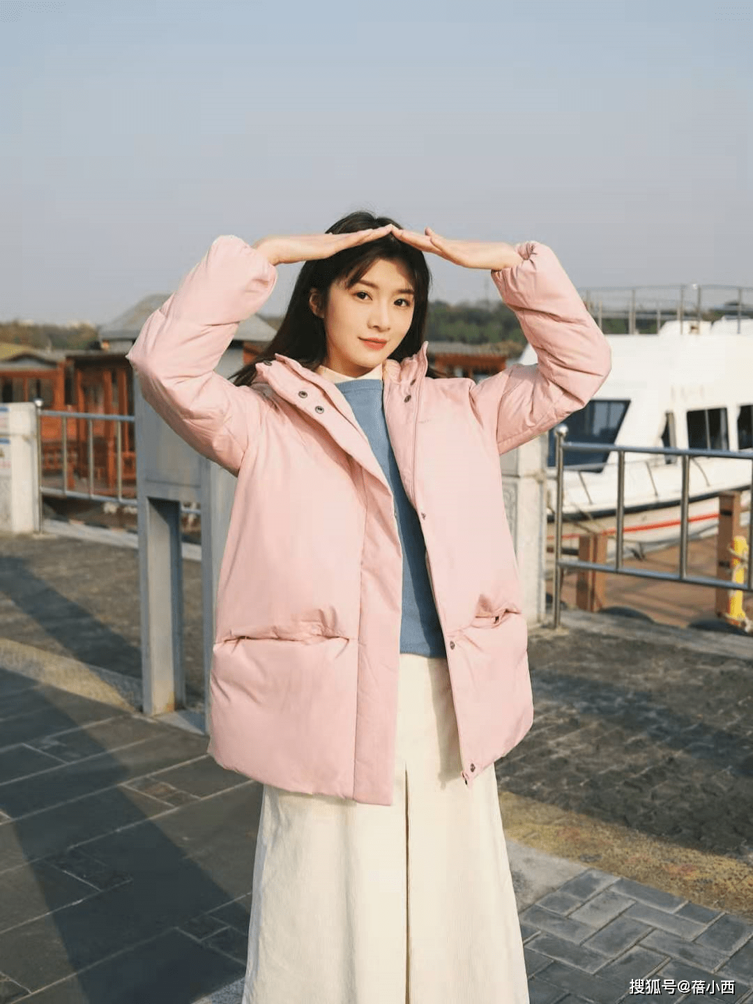 颜色 冬天穿羽绒服不知道选什么颜色？这4种值得一试，一种比一种好看