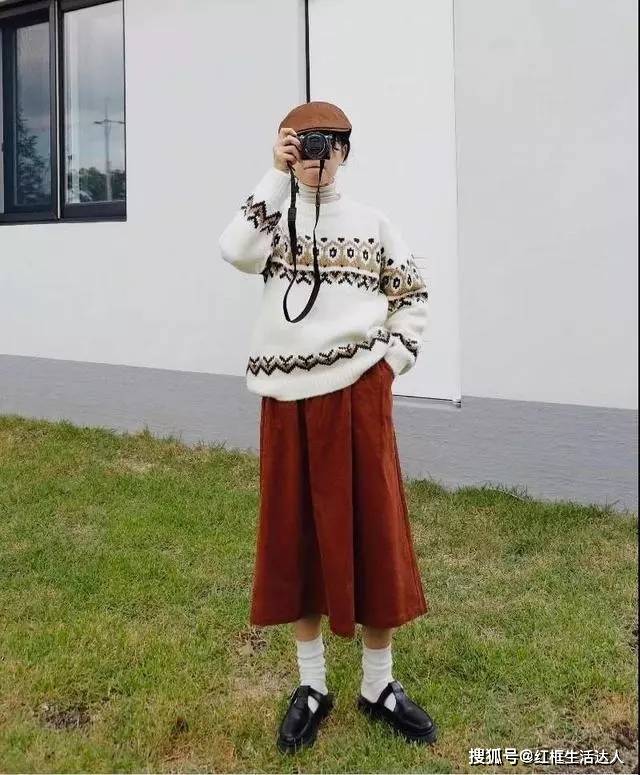 卫衣 棉服+牛仔裤，卫衣+阔腿裤，学生党这样穿，减龄还时髦