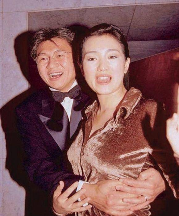 她说:"红雷,你是个非常优秀的男孩,应该找一个适合你的未婚女孩谈恋爱