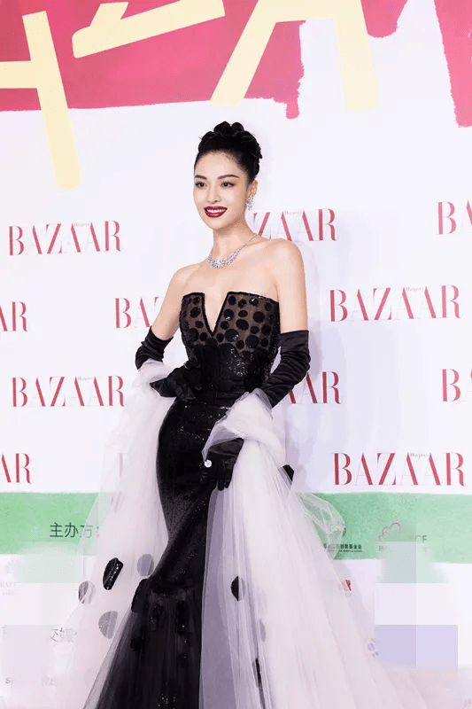 鱼尾 芭莎红毯：宋茜好惊喜、杨颖这次没得说，周笔畅和杨幂穿了个啥？