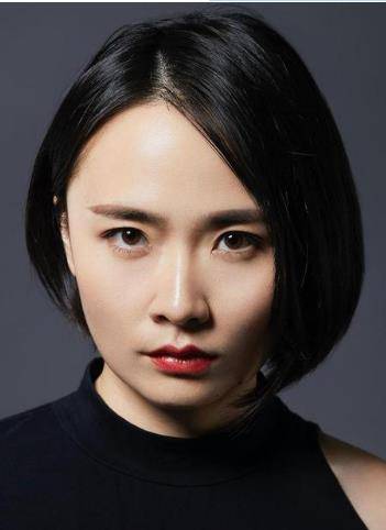 上场与观众见面的是两位女导演王旸和曾赠,无论是对于观众还是导演圈