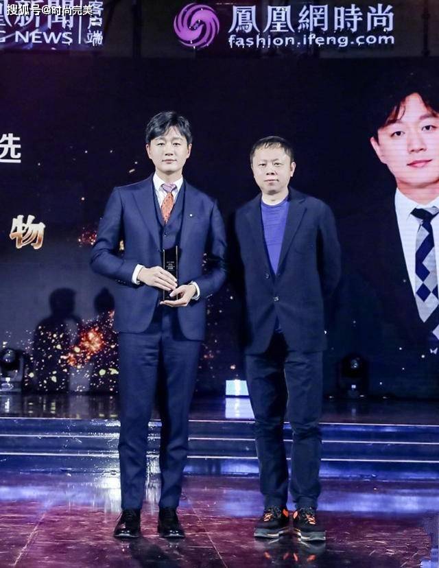 设计 佟大为夫妇合体亮相,关悦穿露肩裙性感大方,硬把老公衬成背景板