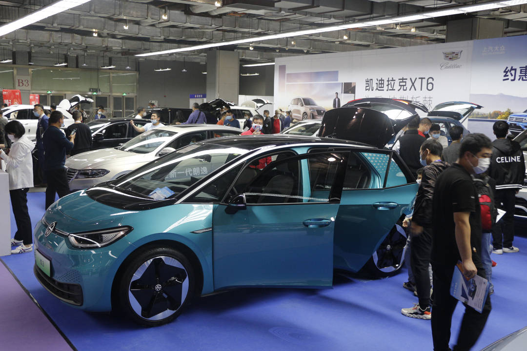 超火热2021广州国际采购车展今日开幕万人涌入售车井喷