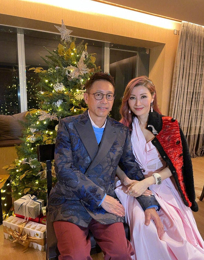 活动李嘉欣原来结婚后也可以这么漂亮，穿搭起来犹如少女一般！