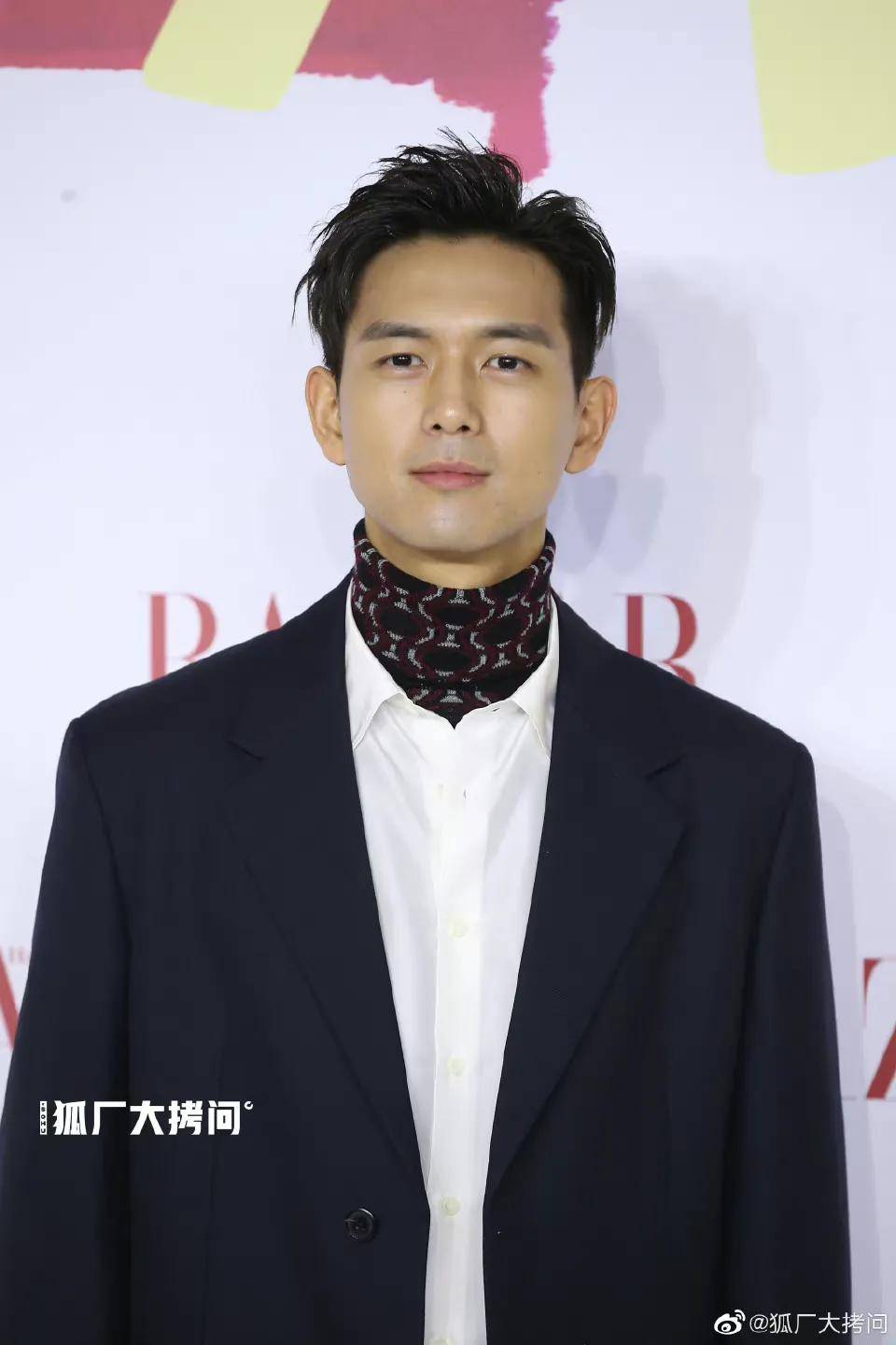 高定 娱乐｜芭莎慈善夜红毯：杨幂陈伟霆携手入场，李现杨洋朱一龙亮相