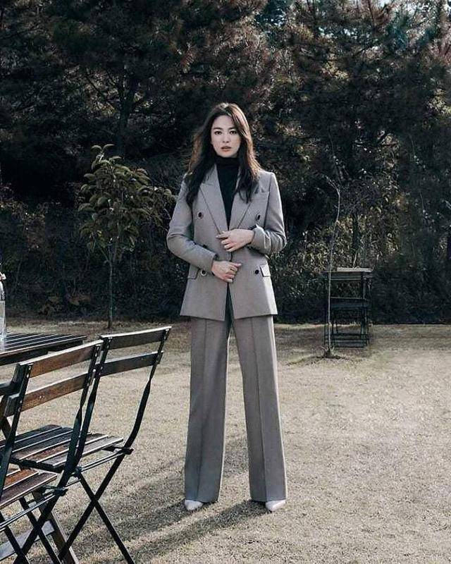 灯芯绒 宋慧乔准备的这三款过冬单品，可以复制到生活中，不论高矮都能穿