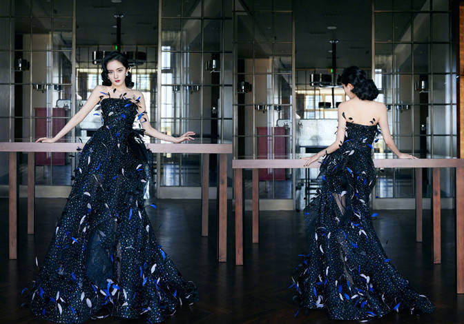 高定 杨幂终于找对风格!放弃性感风太聪明,穿高定梳卷发贵妇感立马上来