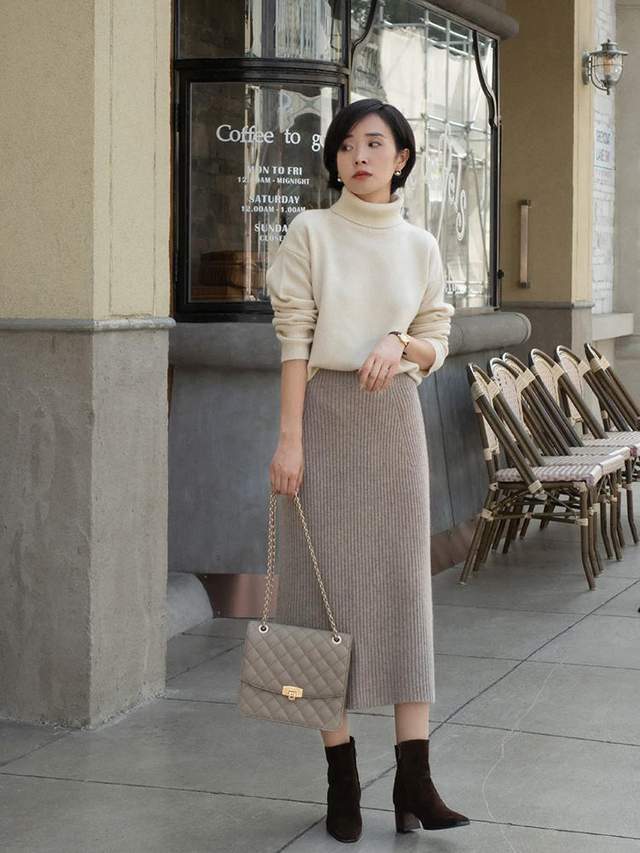 黑色 女人年过40穿衣要体面，为你分享5个实用半身裙，帮你打造好气质