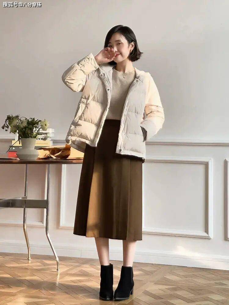 黑色 “羽绒服”颜色别乱选，这几种颜色简约又高级，百搭不挑人