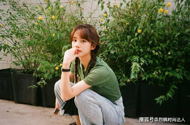 路线 “德善”李惠利走成熟路线，白衣性感黑裙优雅，这才是26岁的样子
