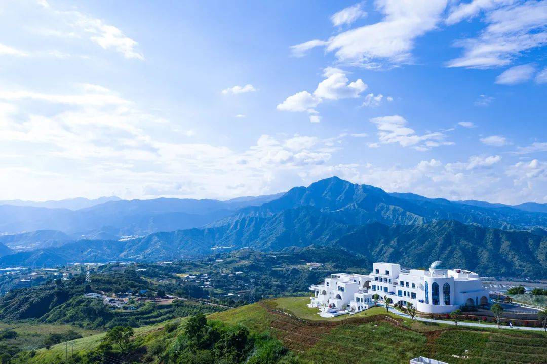 金杯半山绵阳城市展厅惊艳亮相