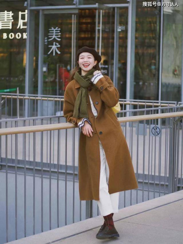 卫衣秋冬这样穿显白又气质！