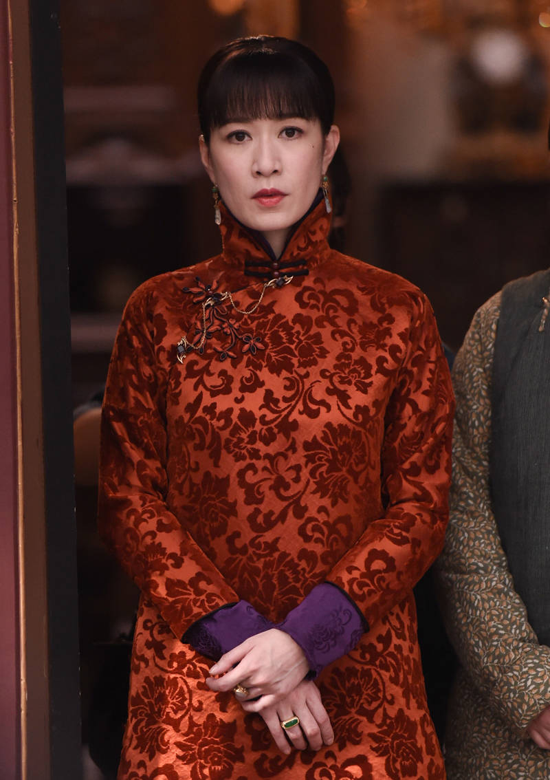 演技|黄晓明新剧造型华丽，佘诗曼剪了齐刘海，穿上红裙变身“美娇娘”