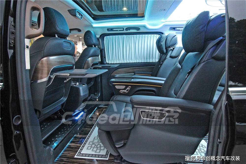 改装奔驰v260黑色内饰前排座椅配置电动脚舒适感更佳