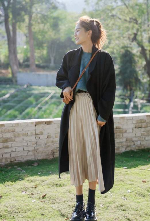 配饰 “黑色大衣”烂大街？冬天学会这4套穿搭就够了，让你保暖又洋气