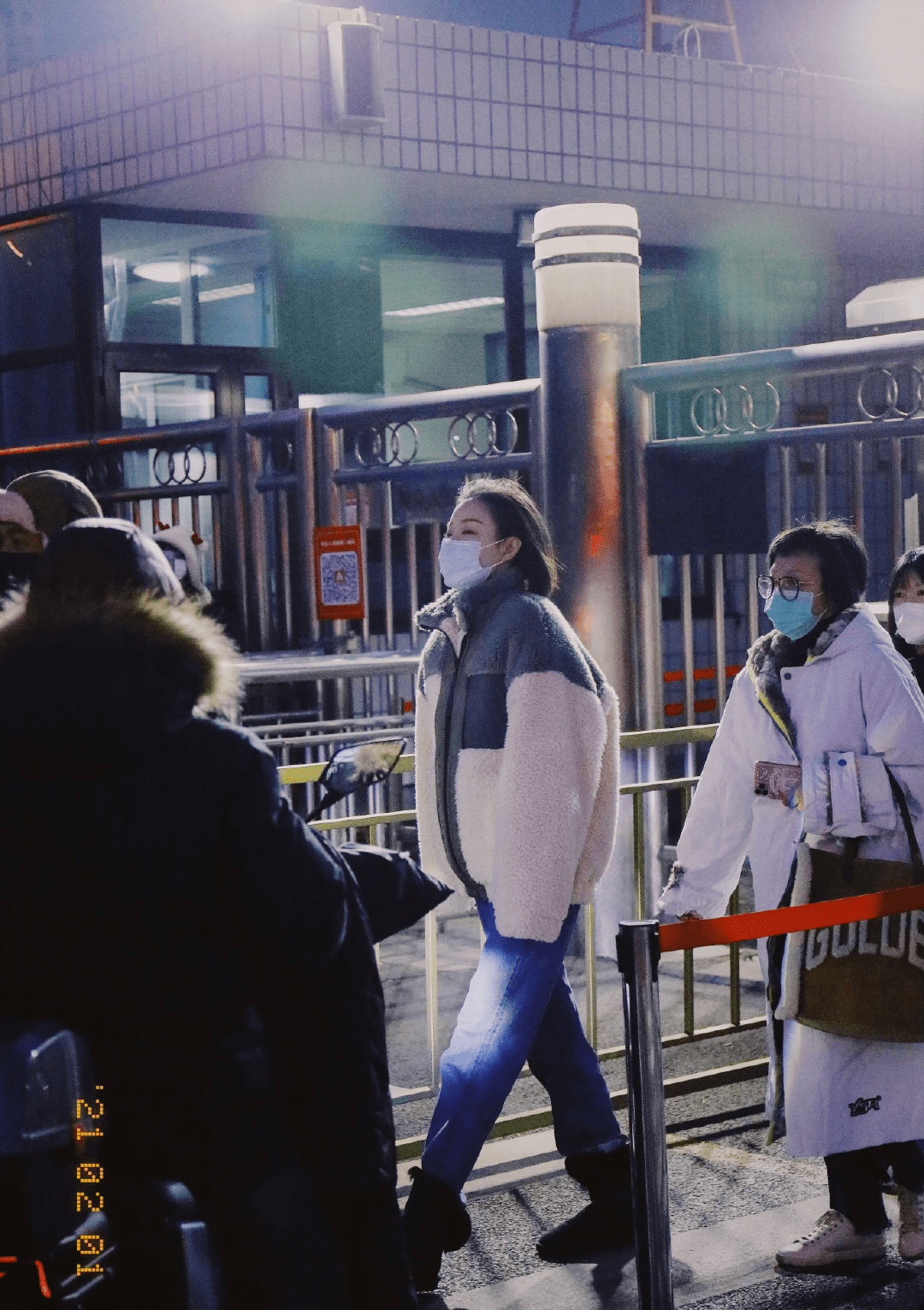 时装 倪妮真是气质挂女神，基础款也能穿出高级气场，风情又有女人味