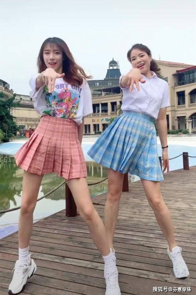 网络 高颜值母女走红网络！女儿貌美如花，妈妈打扮时髦女团身材更出众