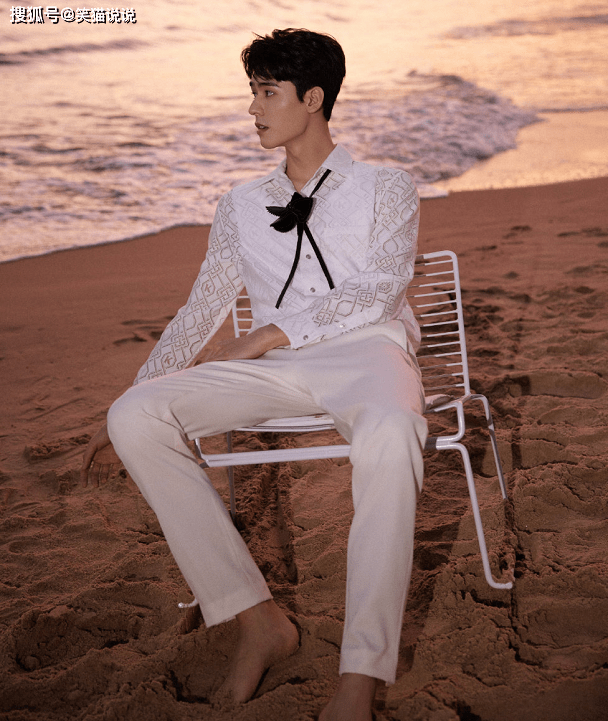 周也最新拍摄路透图 3169e6b868de4903a220195c49df2838.png