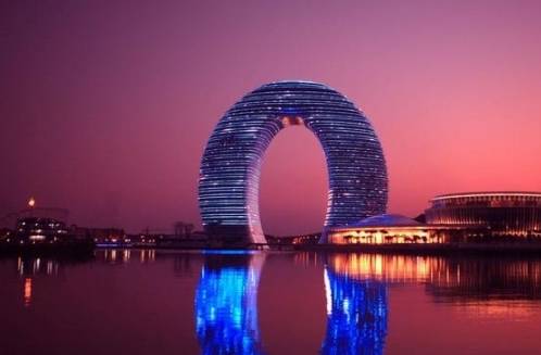 我国首家水上七星酒店，外形酷似马桶盖，却成为当地最奢华地标