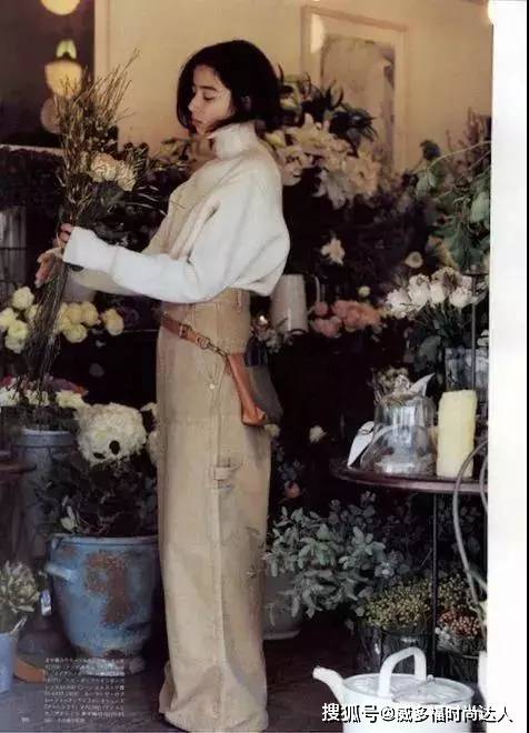 穿越 驼色+白色、驼色+红色，驼色与它们搭配，让你越穿越高级！