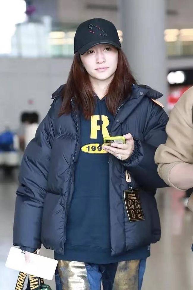 颜色 今年冬天的王炸组合“羽绒服+卫衣”，保暖又洋气，好穿易上手