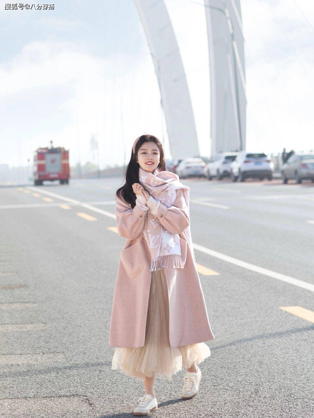 颜色 大衣不要只会选深色,这些彩色款才叫时髦,温柔显白又洋气