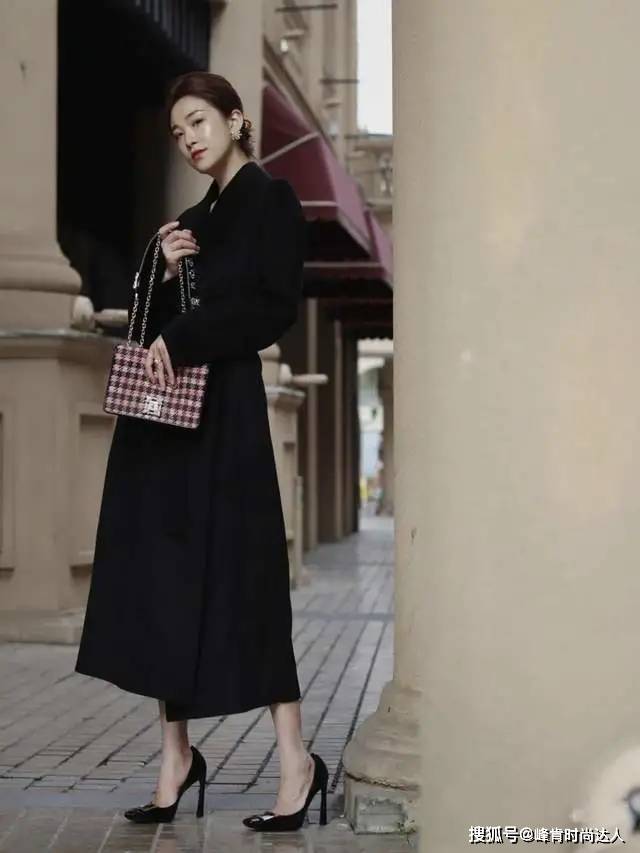 皮鞋 今年穿风衣，别再配马丁靴了！建议试试这3双鞋，显高时髦还高级