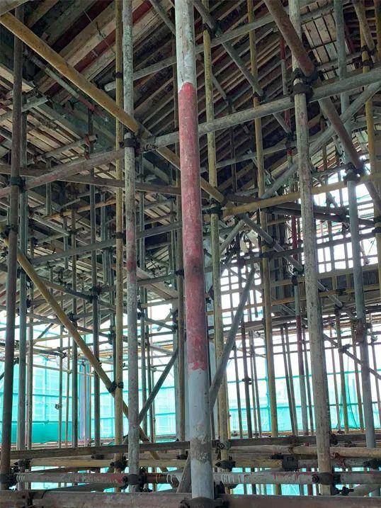 满堂支模架剪刀撑设置四,斜屋面梁浇筑斜屋面叠合板吊装,先浇筑支撑