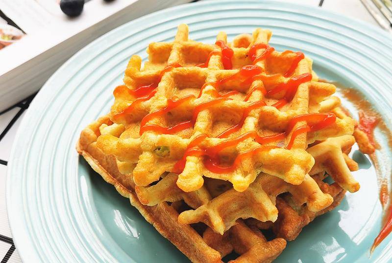 蔬菜|早餐这么做方便,蔬菜和蛋搅一搅,放锅中香味扑鼻,孩子抢着吃!