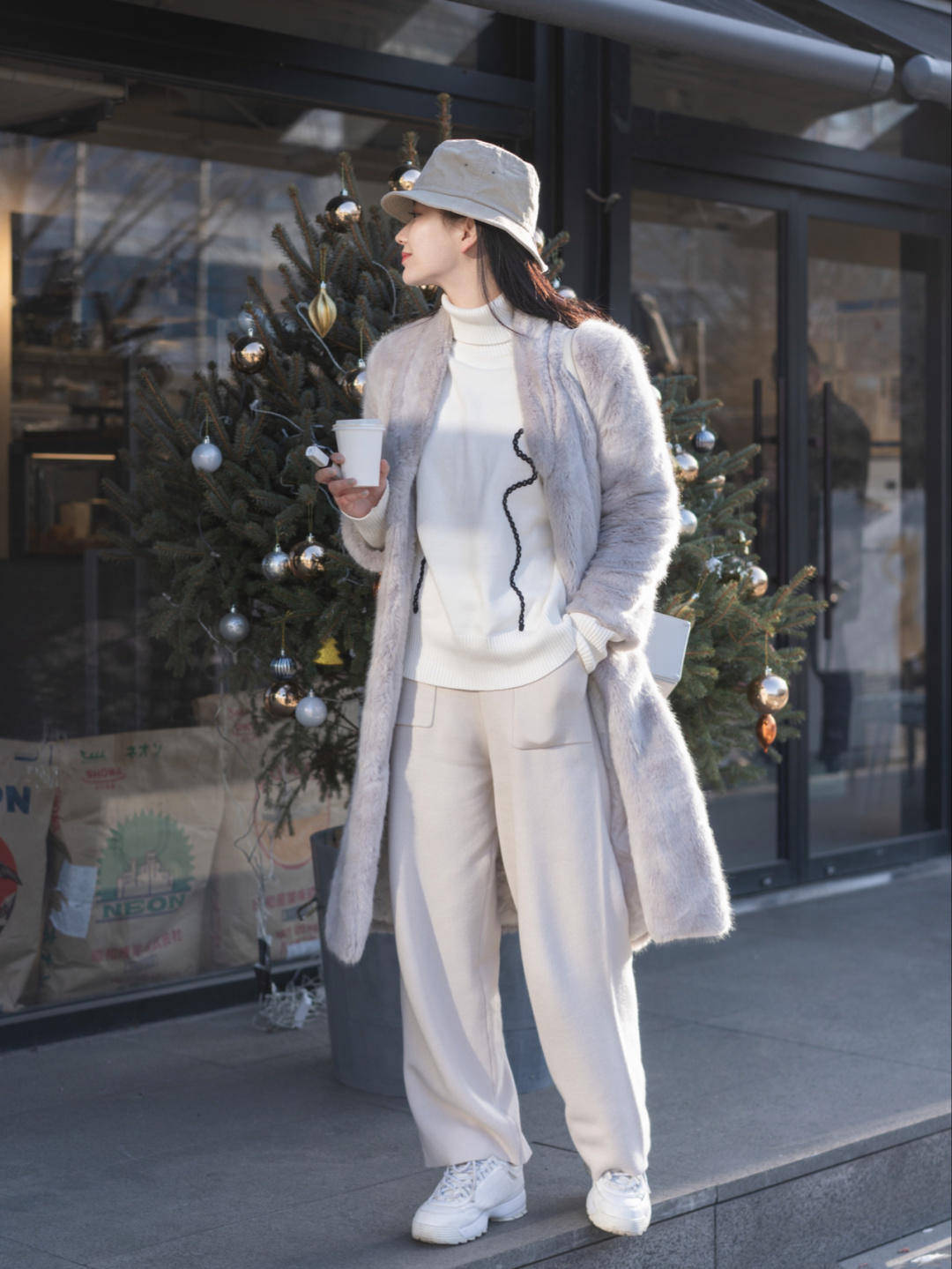 颜色 冬天皮草推荐：25-30岁小姐外套+半裙成熟又好看，高贵华丽显气质