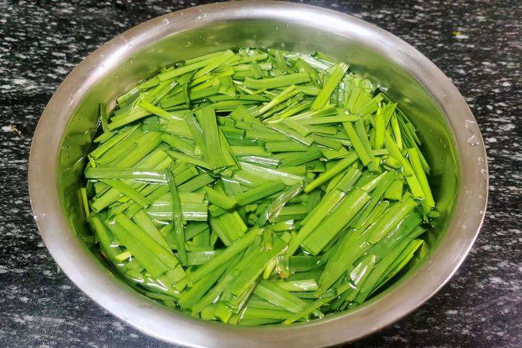 春天，韭菜试试这种吃法，简单一蒸，营养不流失，不懂可惜了