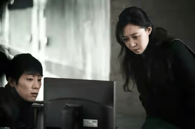 电影|《门锁》即将上映，白百合、范丞丞领衔主演，揭露女性独居困境