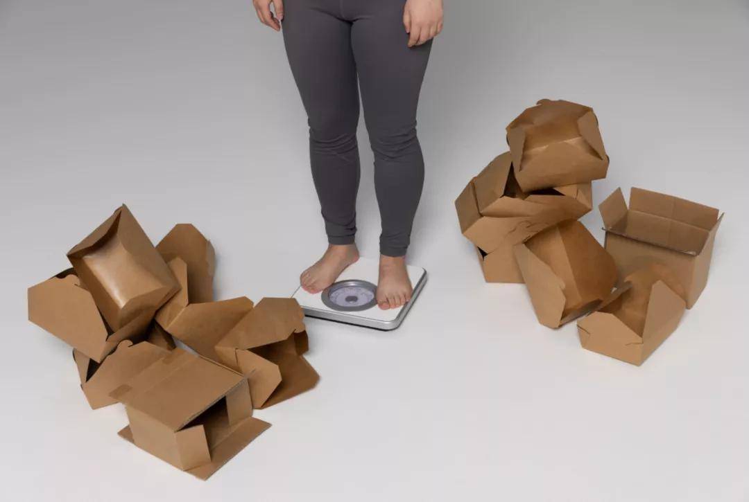 蛋白|明明不饿还想吃，如何应对情绪化进食？