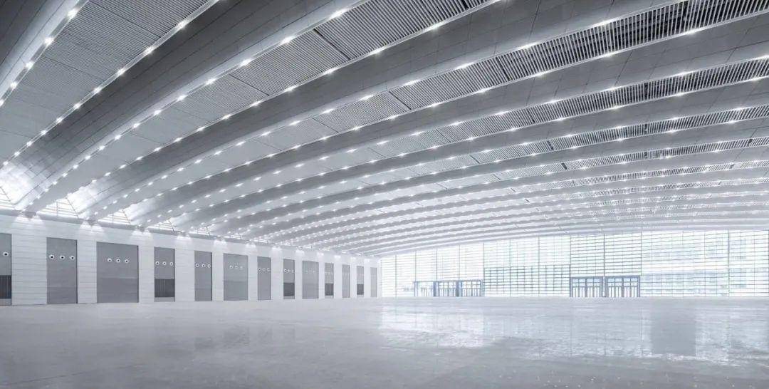 屋顶大型公共建筑设计：西安丝路国际展览中心案例