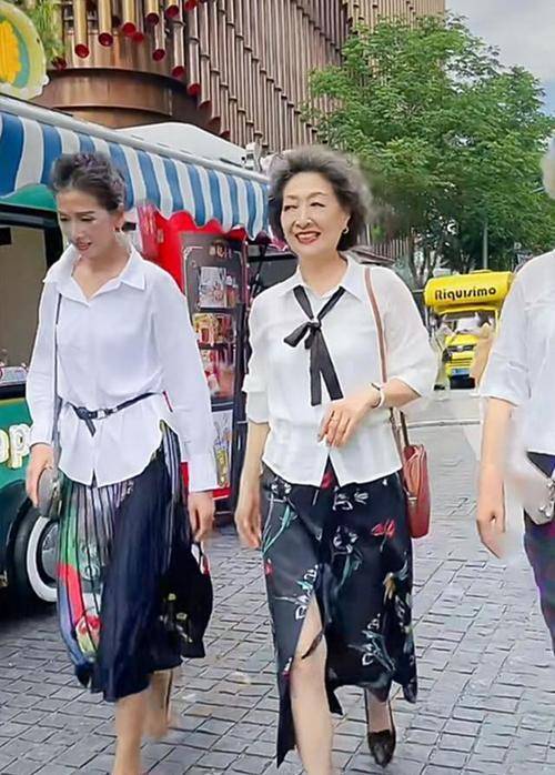 中老年 老年人不懂时尚?这群平均65岁的老年人的时尚穿搭,优雅好时髦