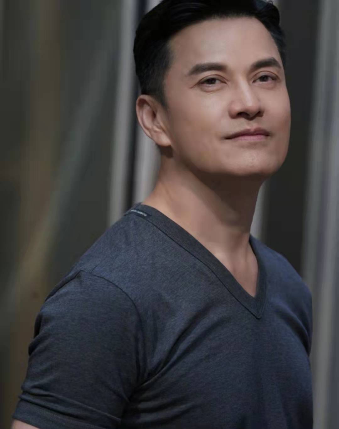 原创憨厚老实吕良伟20岁儿子近照曝光曾被甄子丹曝其暗恋自己女儿