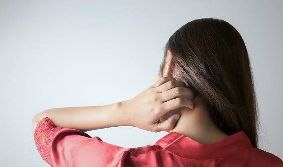 症状|肝硬化不是“悄悄来”,身体释放出3大“红色信号”,尽量别忽视