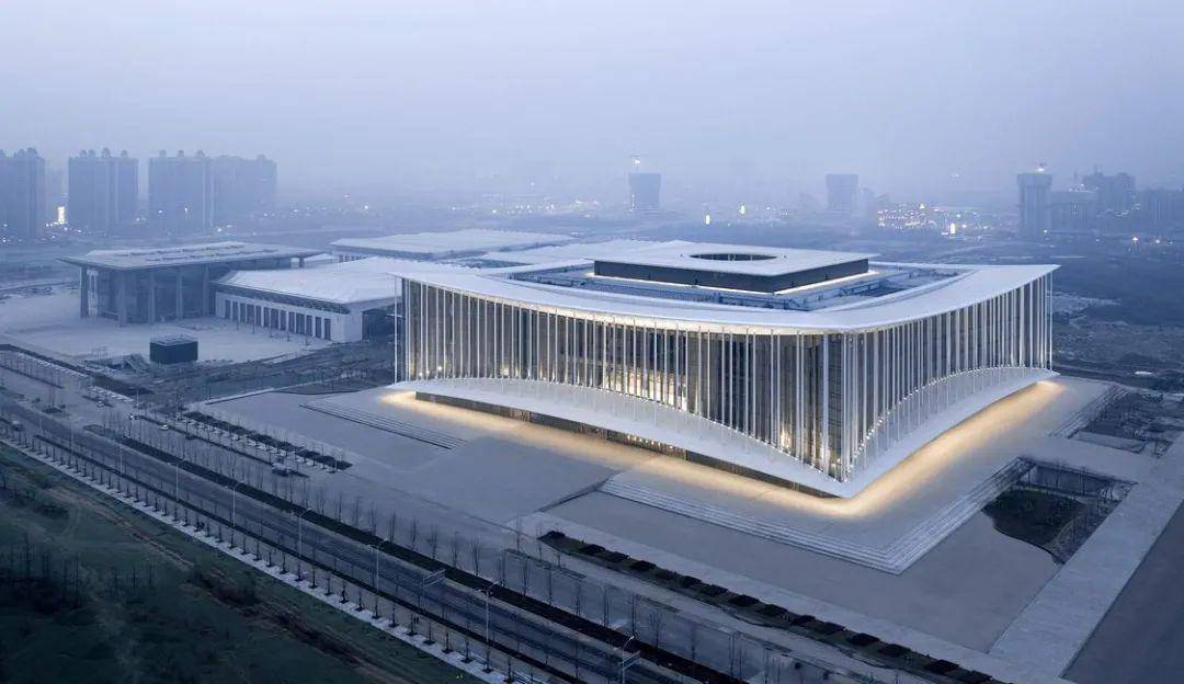 屋顶大型公共建筑设计：西安丝路国际展览中心案例