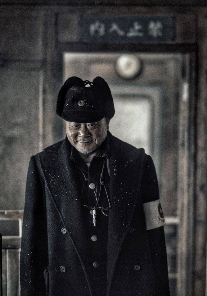 铁道|《铁道英雄》到底有多牛？范伟让日本籍演员秒怂，教科书式演技！