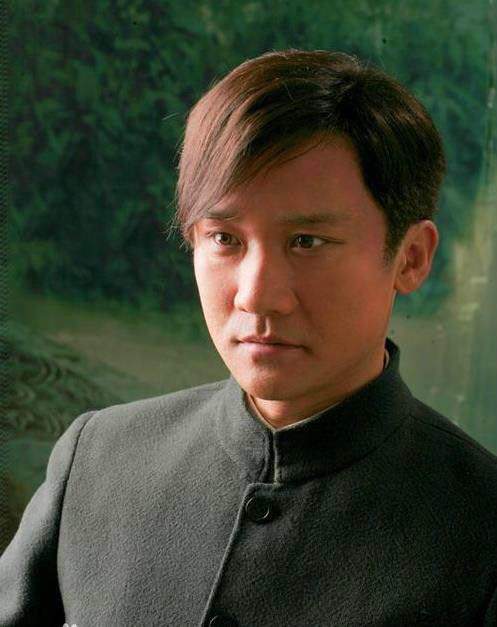 黄志忠的负心情史,穷困潦倒时娶当红女星,功成名就后弃糟糠之妻_篮球