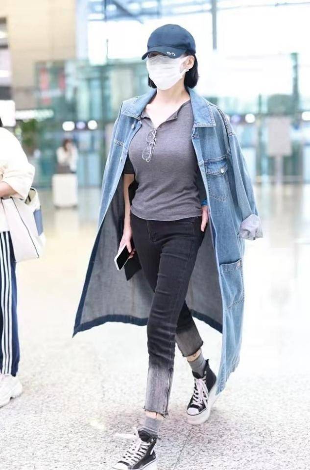 身材 纯欲风算是被许晴玩明白了!一身牛仔看似休闲,针织小衫才是关键?