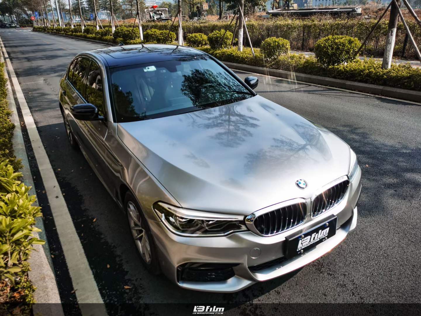 宝马-5系贴膜lb改色膜保时捷gt银