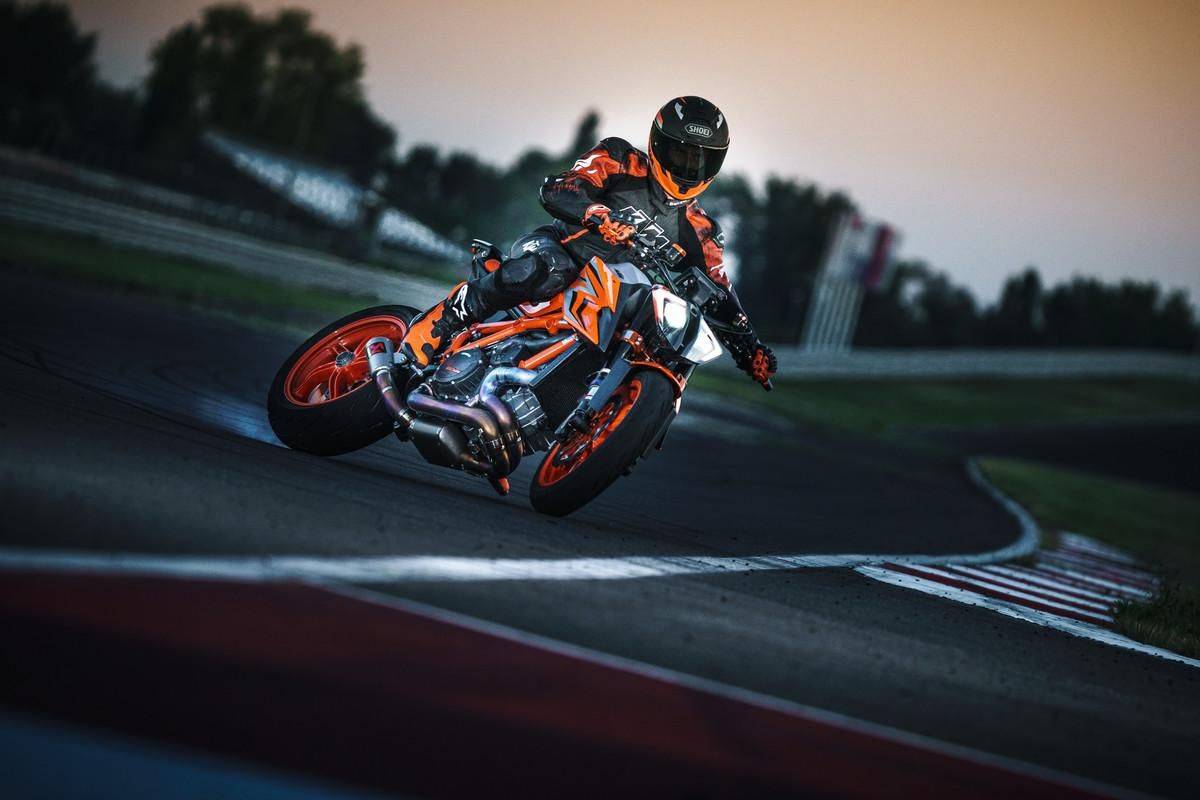 原创电子悬挂上身!ktm 1290超级公爵海外发布