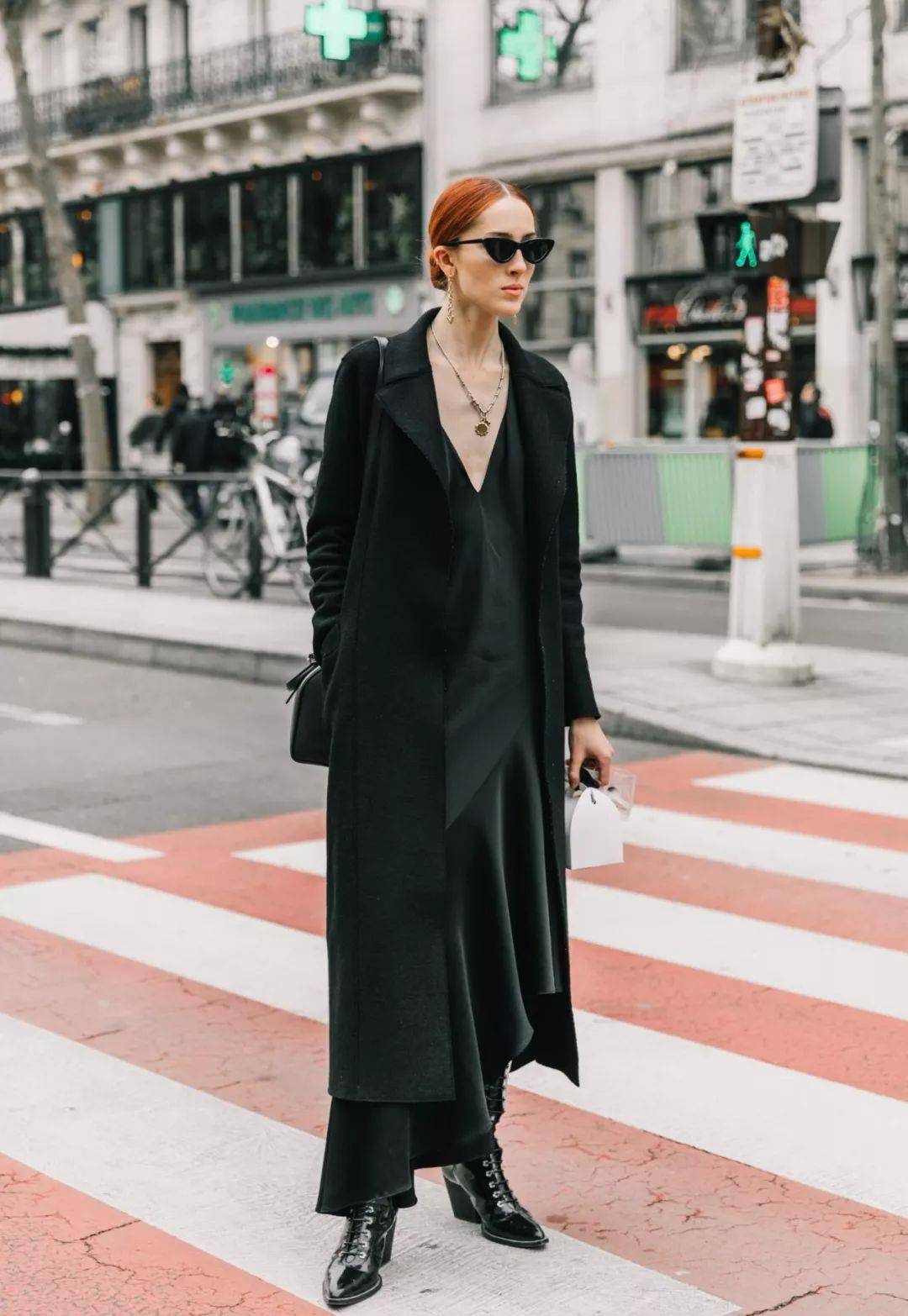 美得 入冬穿大衣＋裙子，美得无可救药！