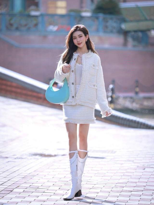 整体 如果你是精致女人，就不能错过“小香风套装”，照着穿就有好气质