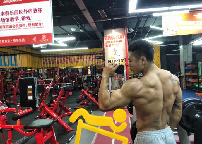 霸氣男友臂，帥氣公狗腰，25歲保定小伙擼鐵鍛造滿身肌肉，真帥氣！ 健身減肥達人 第8张