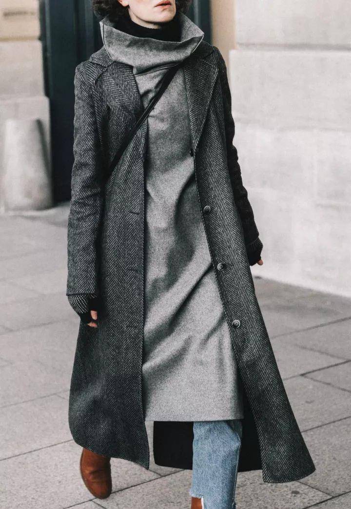 美得 入冬穿大衣＋裙子，美得无可救药！