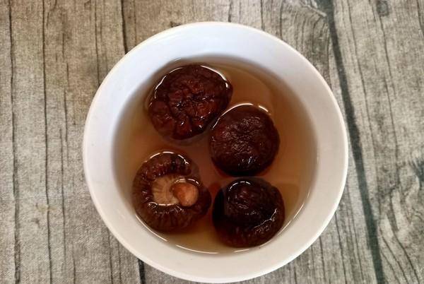 暖胃|冬天多给家人喝这碗汤，驱寒暖胃又滋补，每天一碗，越喝越暖和