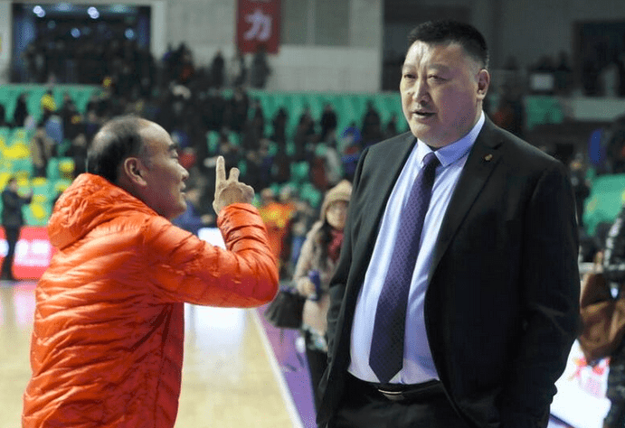 断崖|CBA第4位下课的主教练？3胜10负战绩断崖式下滑，周老板很不高兴